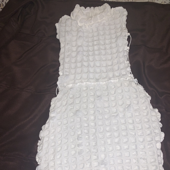 White Textured Bodycon Dress - Picture 1 of 3